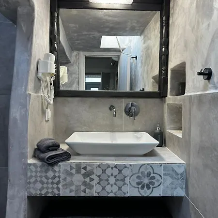 Amazing Traditional 3 Bd Stone House In