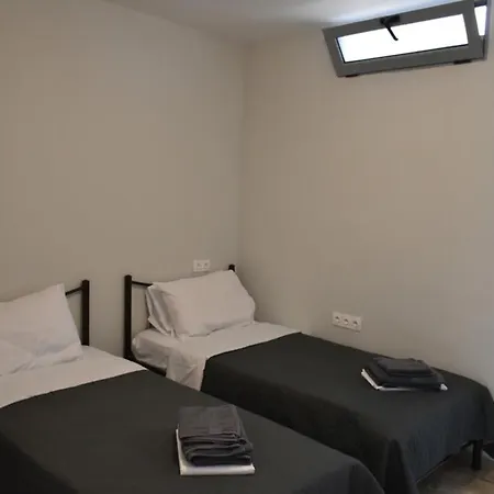 公寓 Amazing Traditional 3 Bd Stone House In