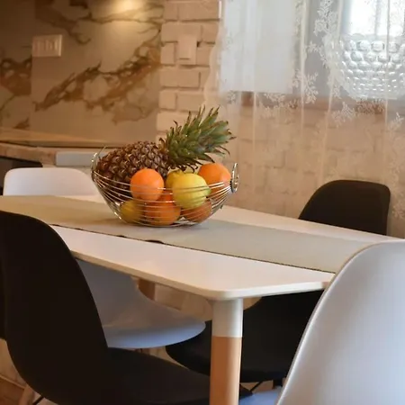 Amazing Traditional 3 Bd Stone House In 公寓 *