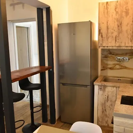 Amazing Traditional 3 Bd Stone House In Apartament *