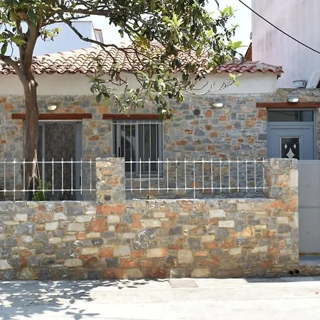 Amazing Traditional 3 Bd Stone House In Apartament