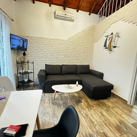 Amazing Traditional 3 Bd Stone House In 斯基亚索斯镇