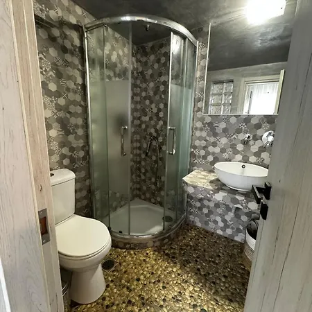 Amazing Traditional 3 Bd Stone House In 斯基亚索斯镇