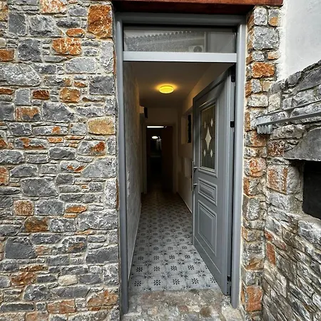 Amazing Traditional 3 Bd Stone House In 公寓